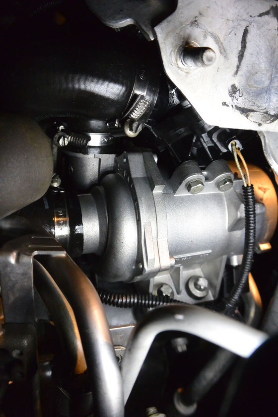 電動ウォーターポンプとサーモスタッド交換！ BMW E87 130i