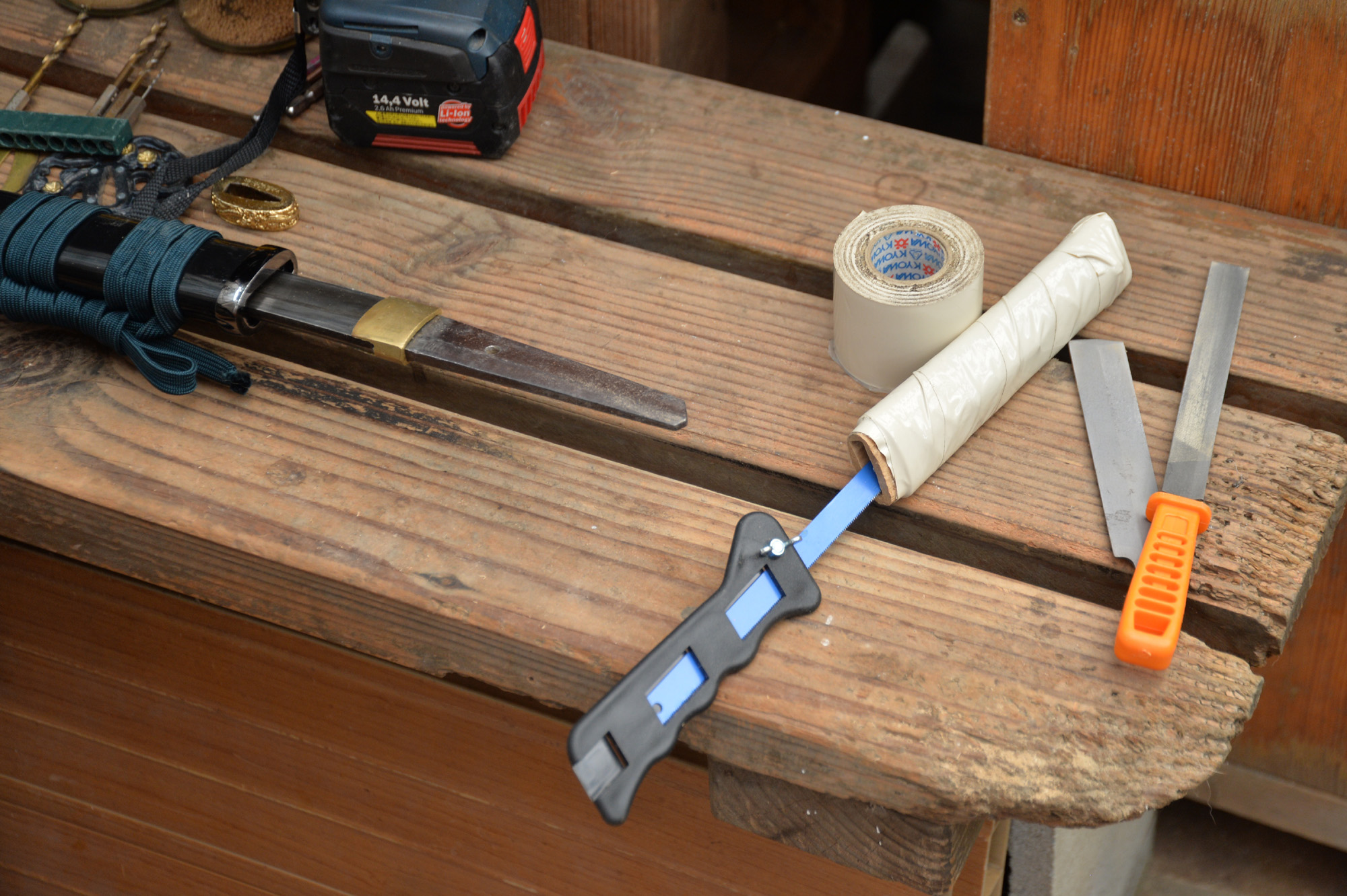 摸造刀の脇差し柄（鮫皮貼り付け、木製）を日本刀（中脇差し）に流用