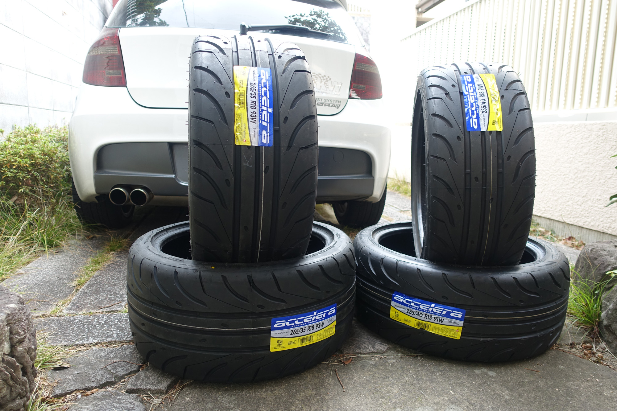 accelera 651SPORT TREADWEAR200 アクセレラ BMW E87 130i 235/40R18 265/35R18 購入 レビュー スポーティーアジアンタイヤ