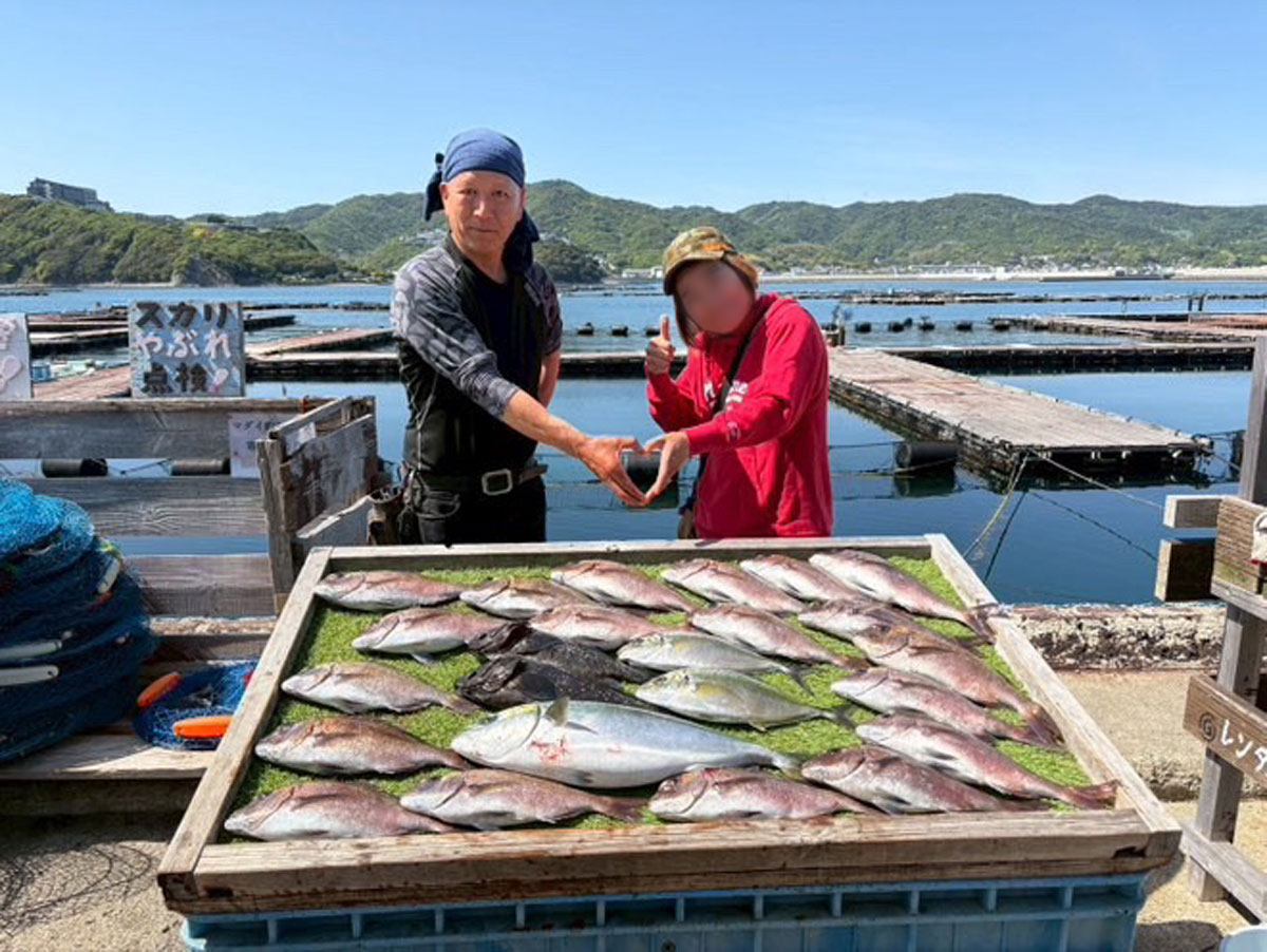 ゴールデンウィーク開けの海上釣堀　じゃのひれ　夫婦2人ともつ抜けしました。