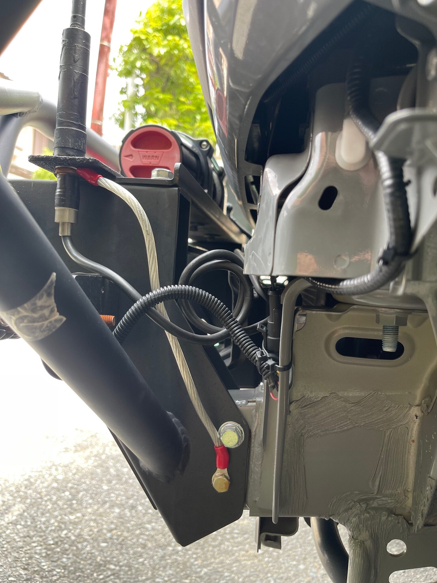 ジムニーシエラ　JB74W　アンテナブラケットにアース（ラジアル）取りました。