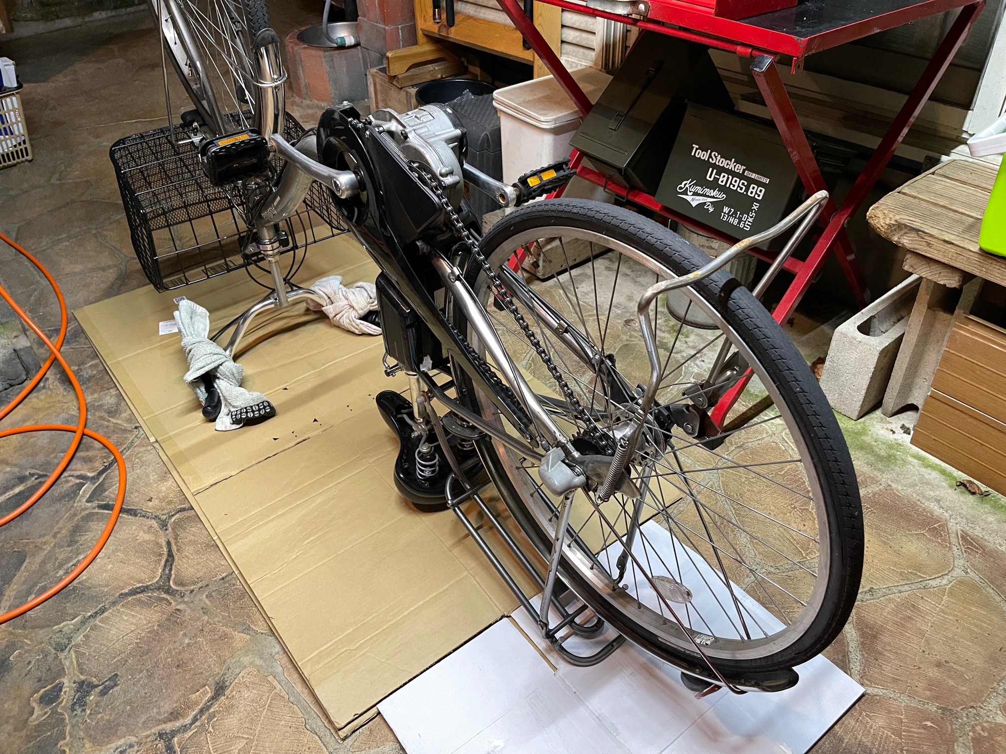 三女の自転車、リアタイヤ交換。　ブリジストン電動自転車　アシスタファイン