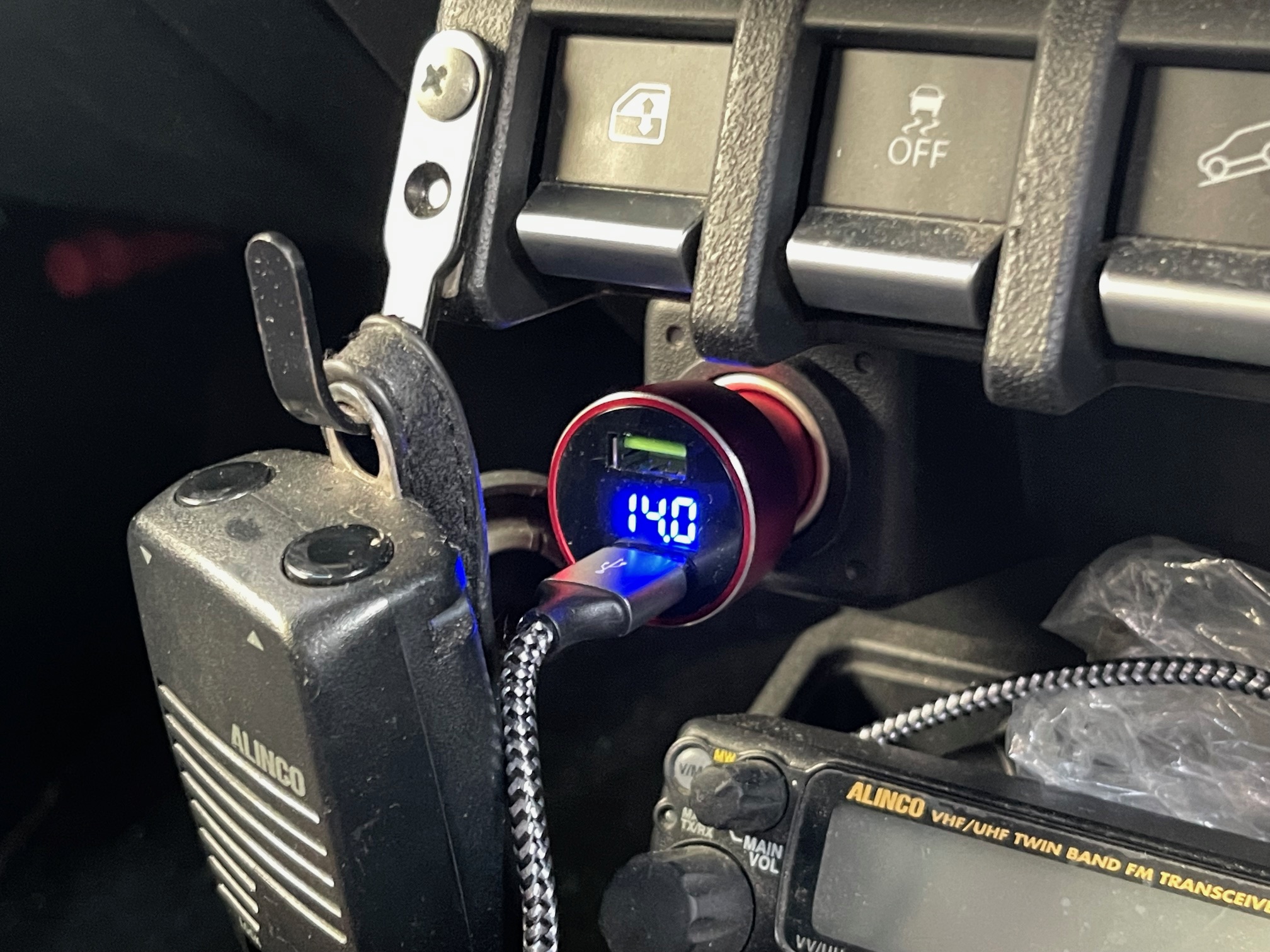 USBシガライター受電機　電圧表示付き購入　ジムニーJB74W