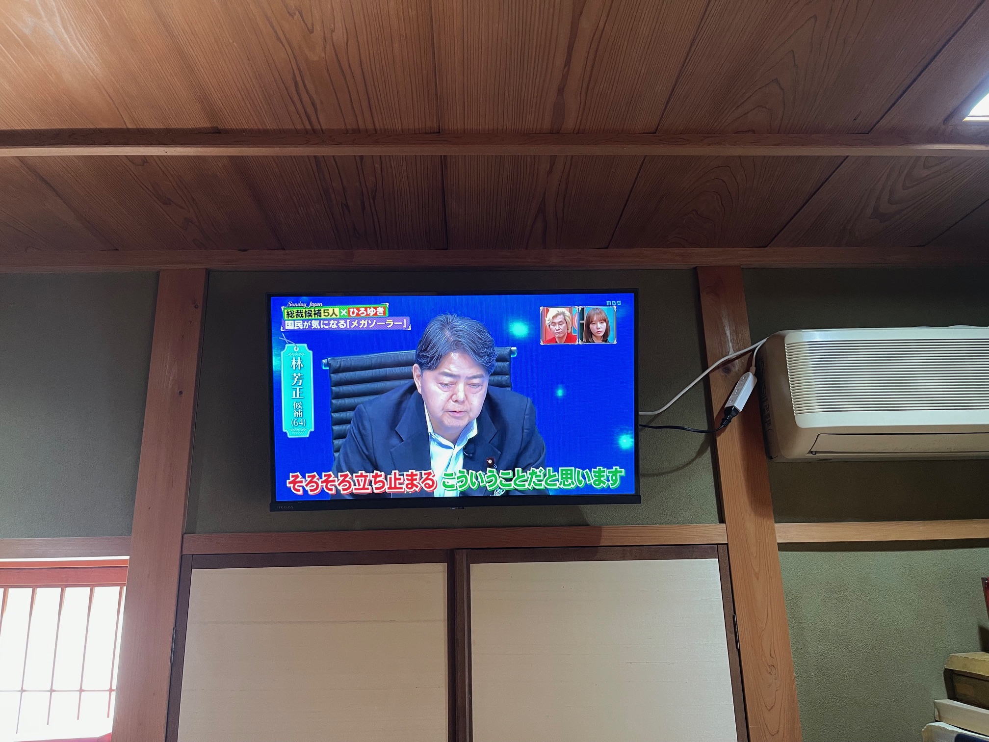 婆さんの寝室　TVを壁掛けに！REGZA 32V35N 32インチ ハイビジョン液晶テレビ レグザ V35N