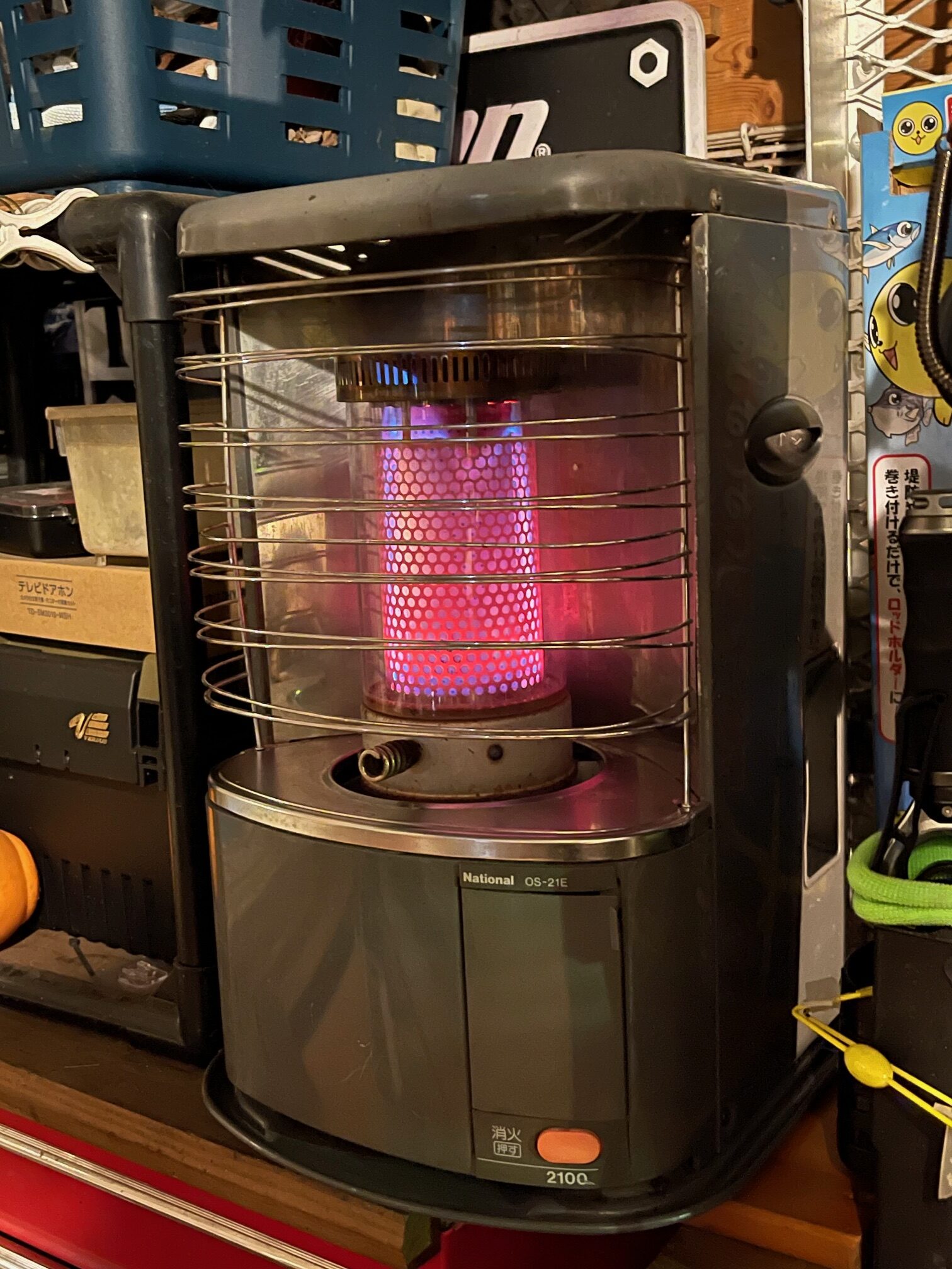 カーポート下の作業場にストーブ設置！National時 灯油ストーブOS-21E