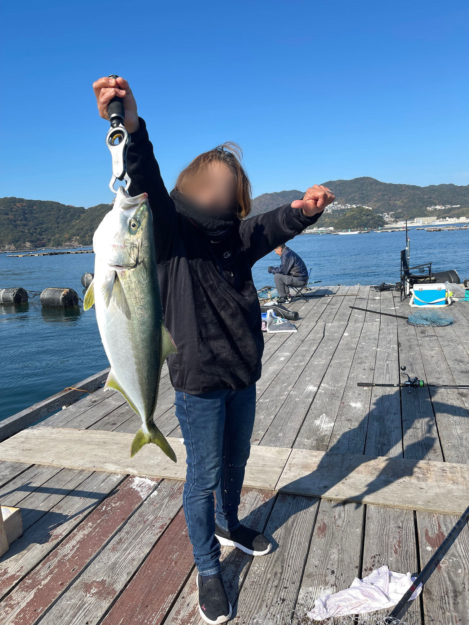 海上釣堀 パパだけちっちゃいハマチが掛かる件!(*_*) 海上釣堀 パパだけちっちゃいハマチが掛かる件!(*_*)
