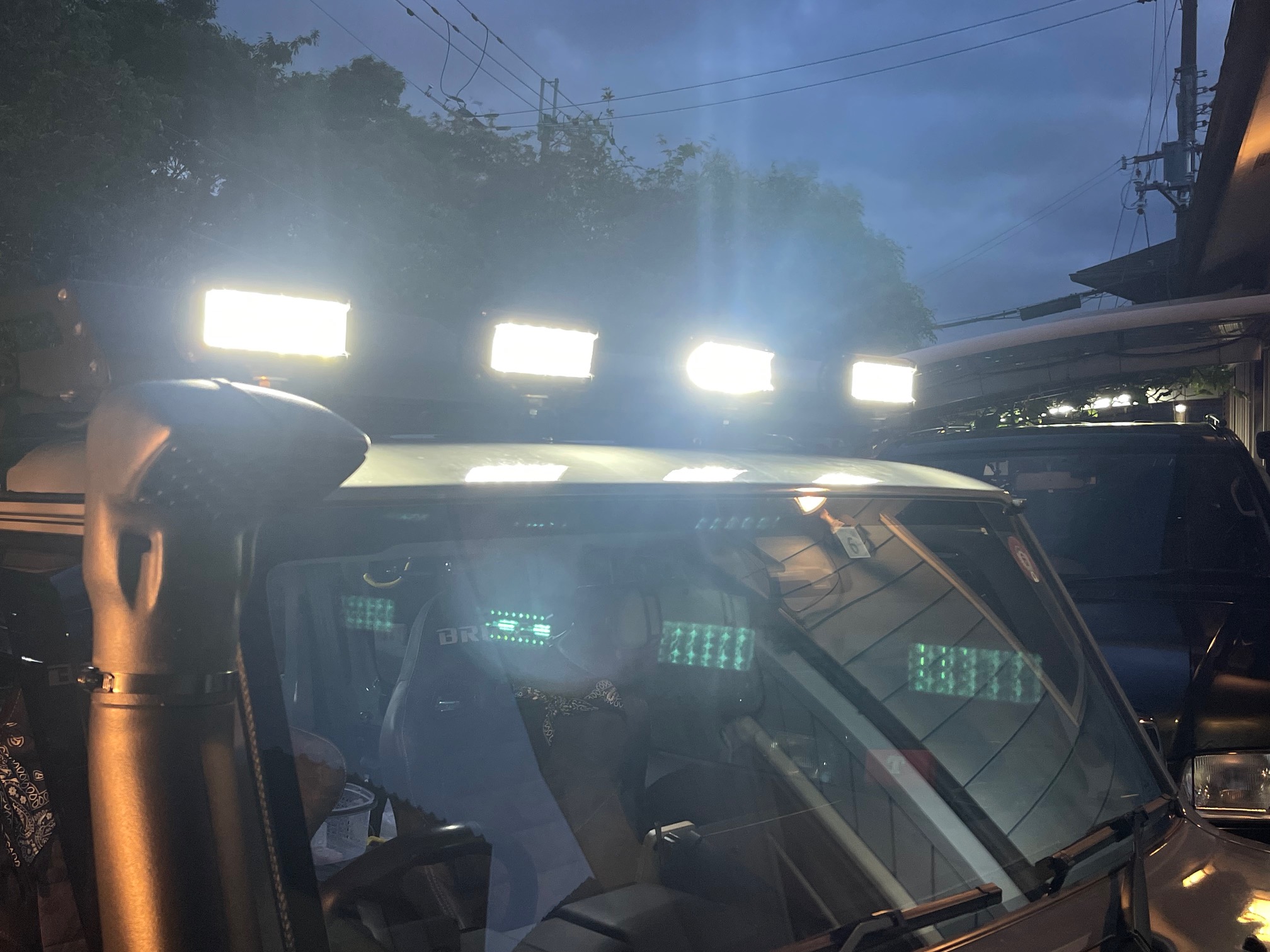 ジムニーシエラ JB74W 車検用意 ルーフライト（作業灯）のちらつきで交換しました。