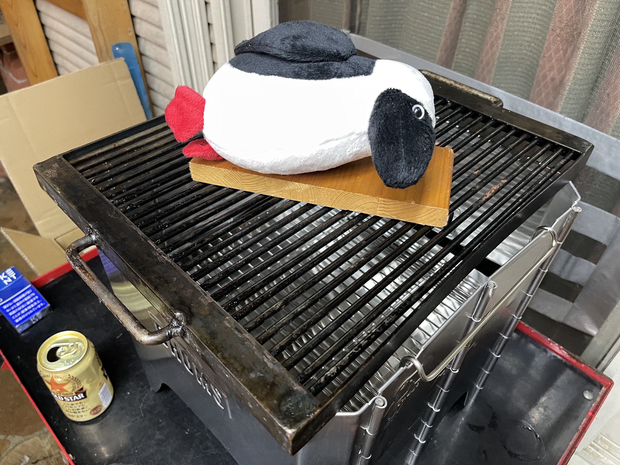 チャムス CHUMS ブービーフェイスフォールディングファイヤーピット　L　にBBQ出来る鉄網を置いて見た。　
