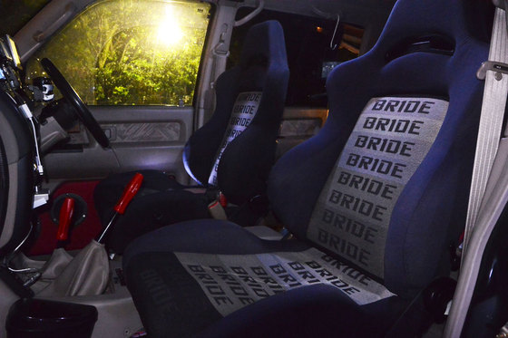 車検対応シート！古いBRIDE (ブリッド)のセミバケットシート　ビッグホーン