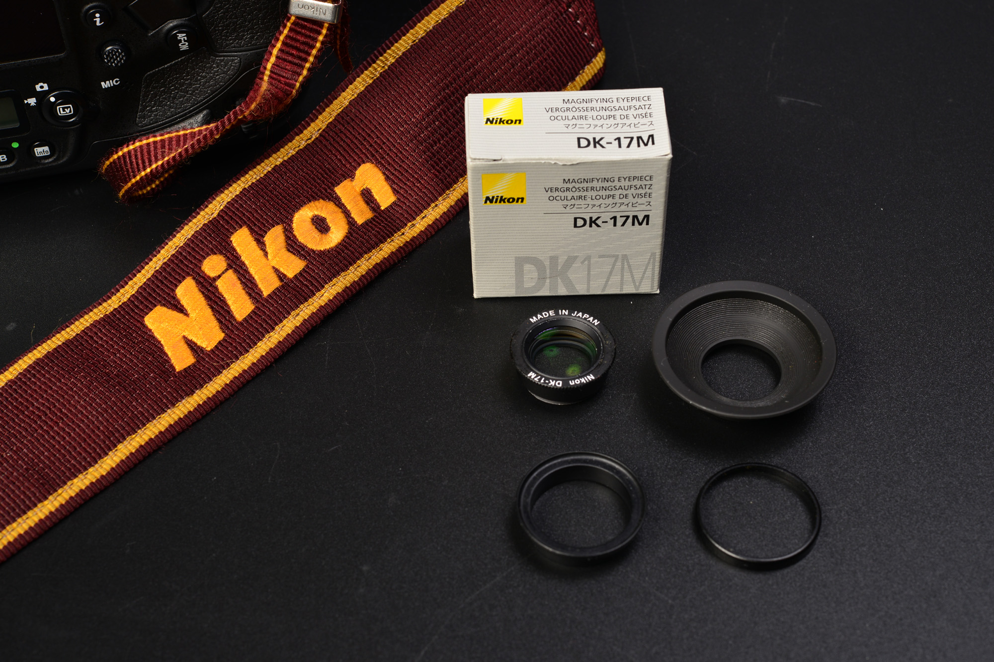 マグニファイヤーアイピース Nikon DK-17M D5 取り付け方とレビュー　ニコン 丸窓　ファインダー