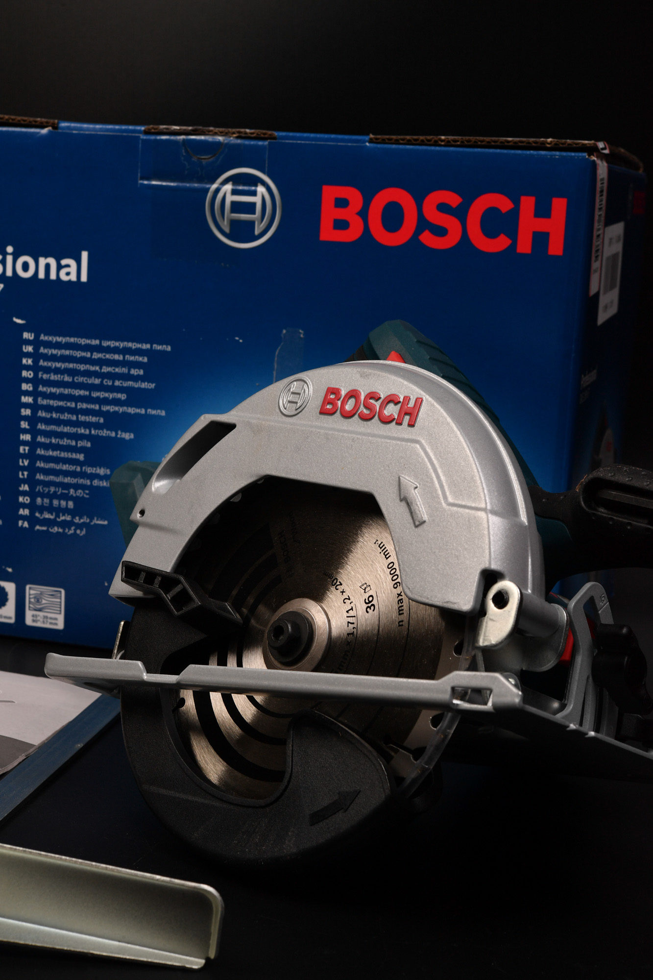 Bosch Professional(ボッシュ) 18V コードレス丸のこ　GKS18V-57H　購入しました。　レビュー