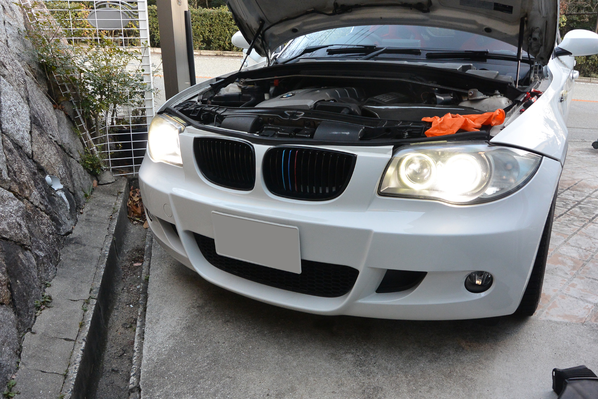 BMW 130i E87 車検準備　LEDからHIDに戻す。　レカロ装備エアバックのエラーを見直す。　C110+で消す