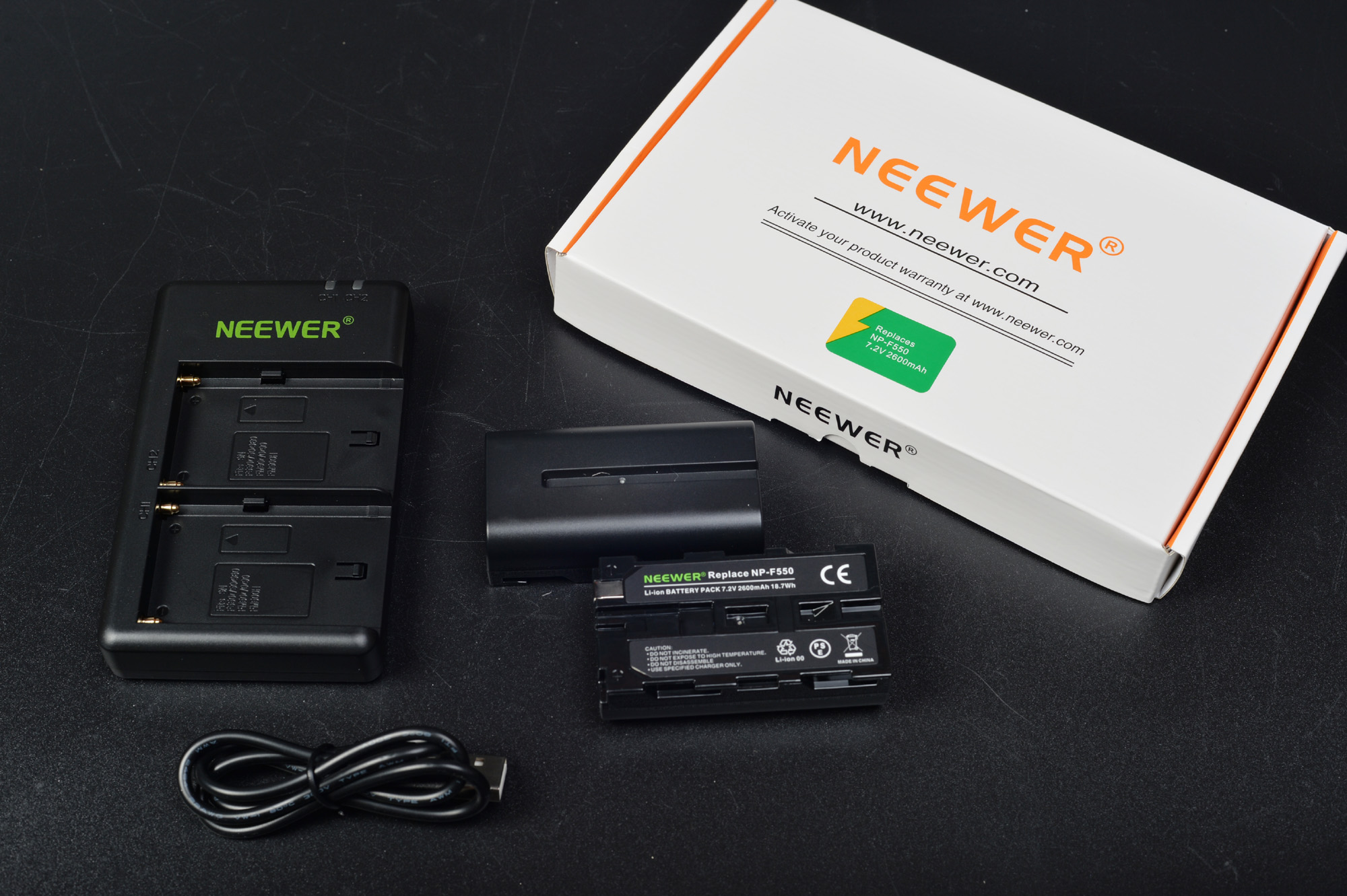 Neewer NP-F550バッテリー充電器セット　購入レビュー