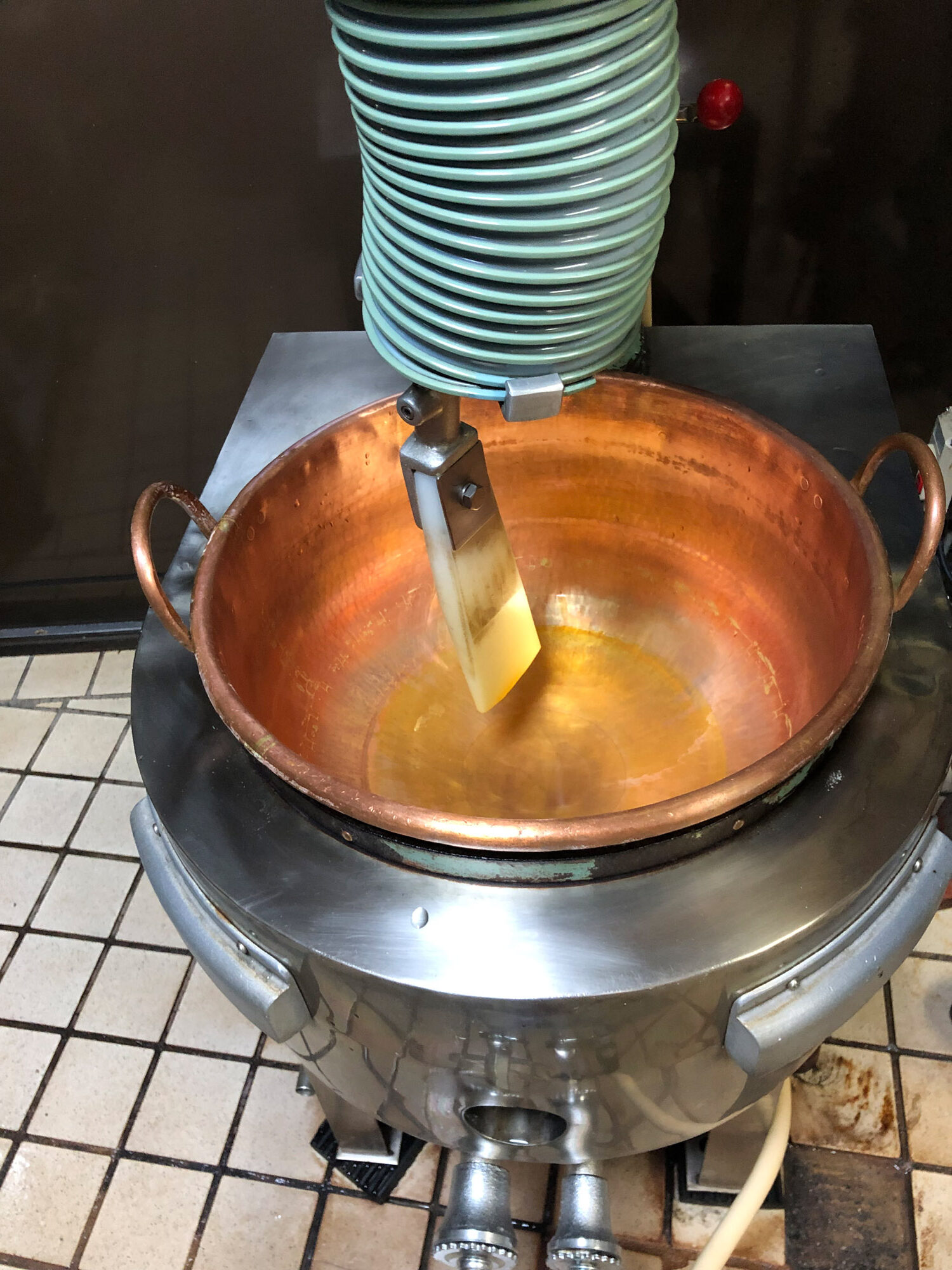 インダストリアル系の機械修理　餡炊き鍋