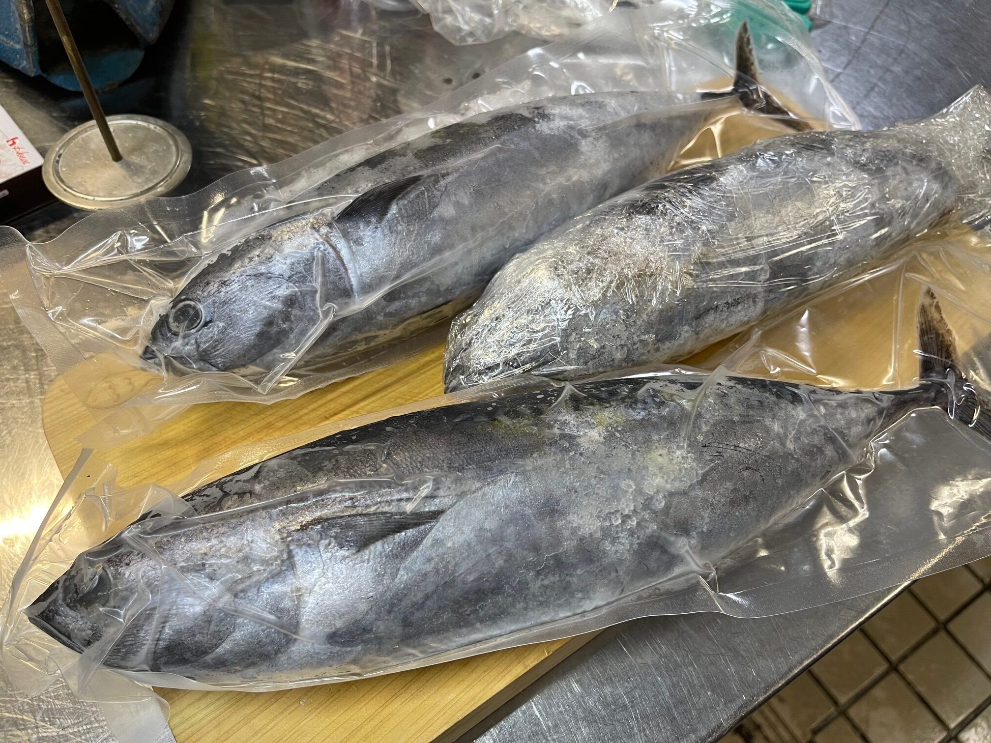 海上釣堀　自家製青物の餌　冷凍鰹購入。