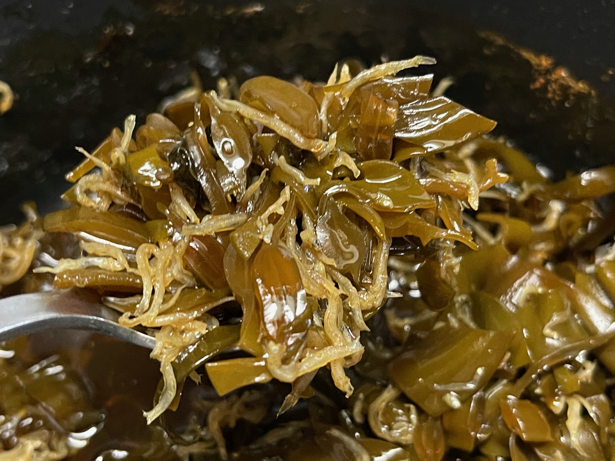 釣り友さんから茎ワカメを頂いたので炊きました。