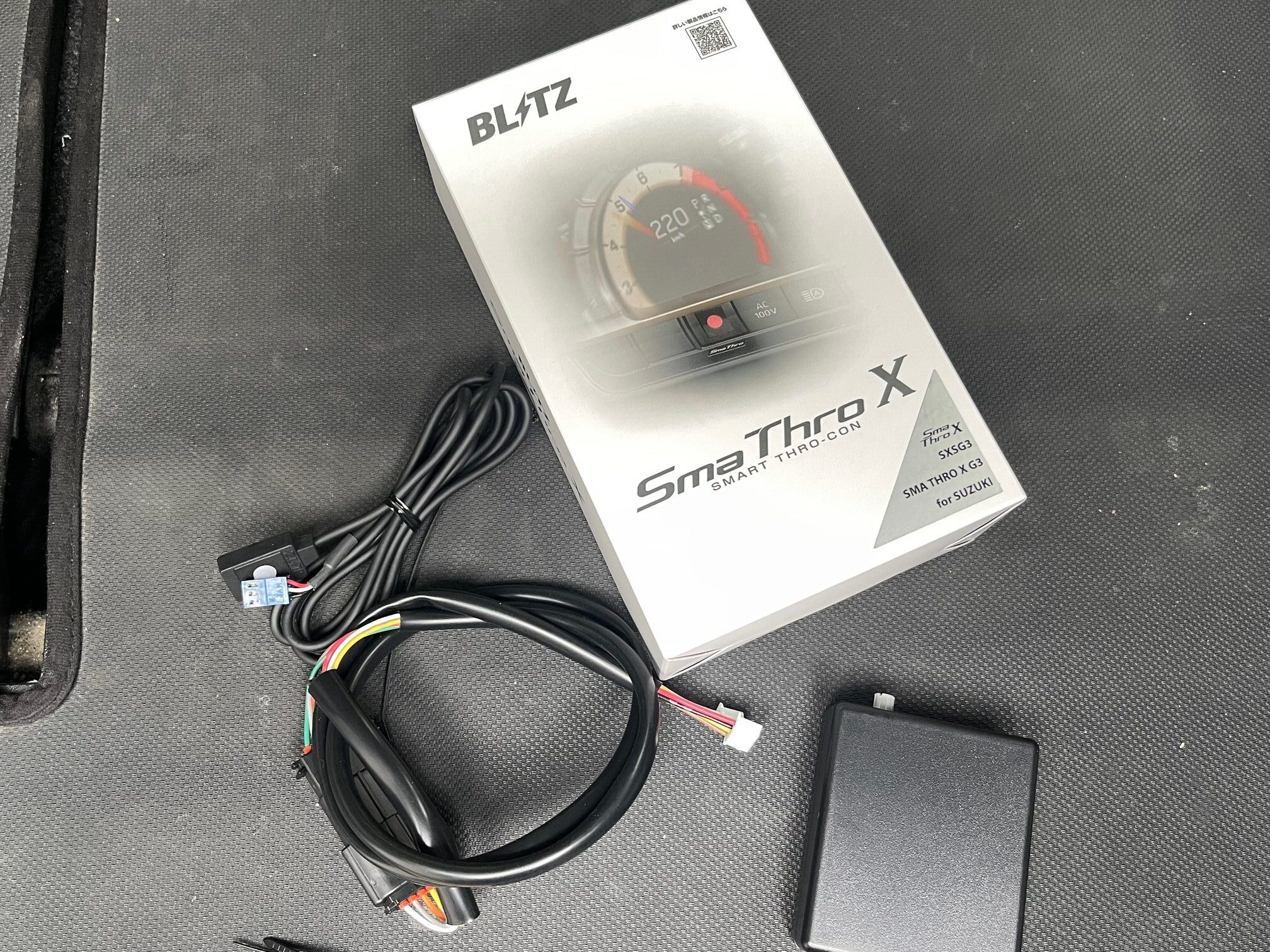 スロコン BLITZ SmaThroX（スマスロX）SXSG3 ジムニーシエラJB74Wに付ける。