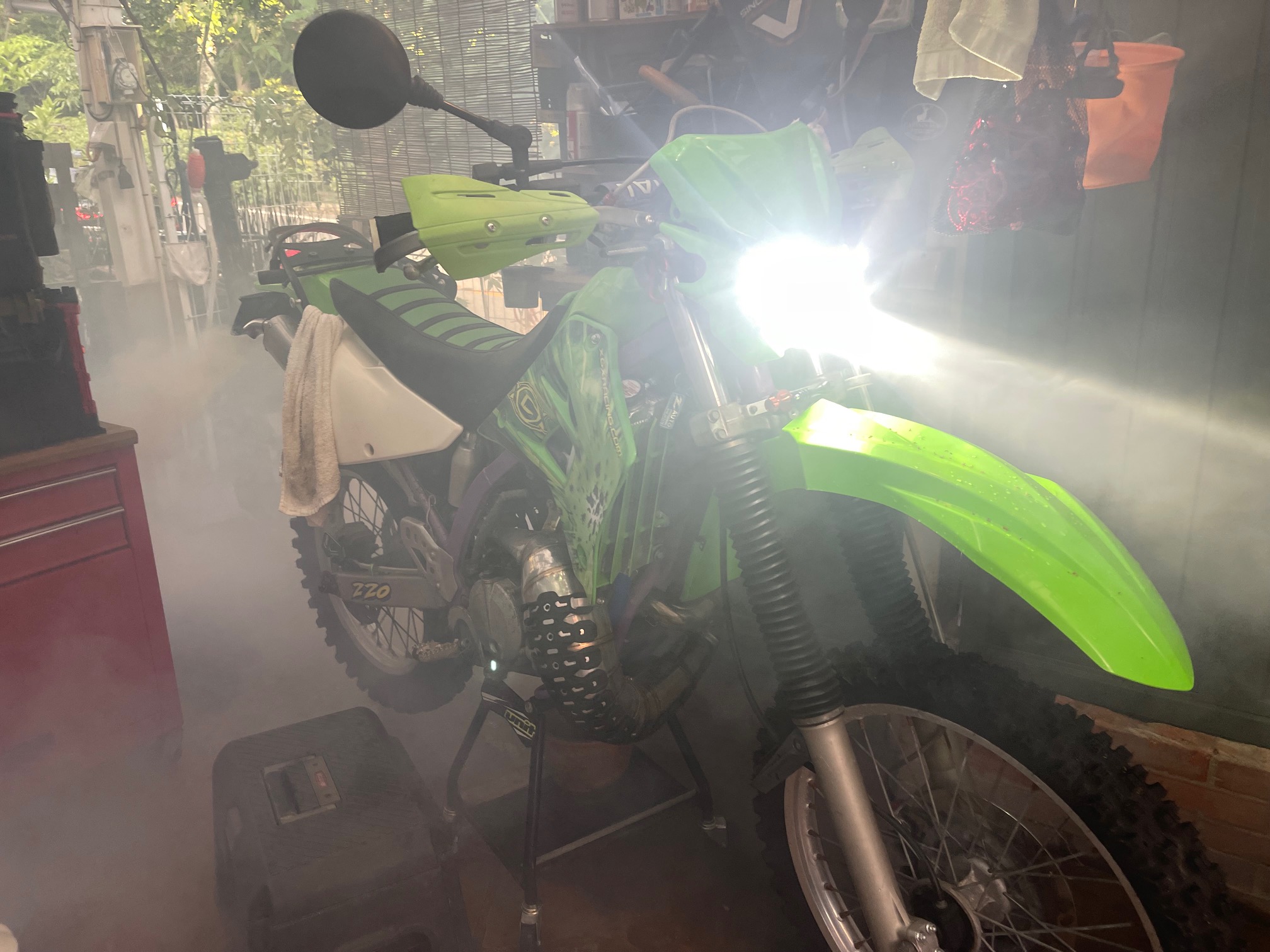 3ヶ月ぶりにエンジンかけました。kawasaki KDX220SR