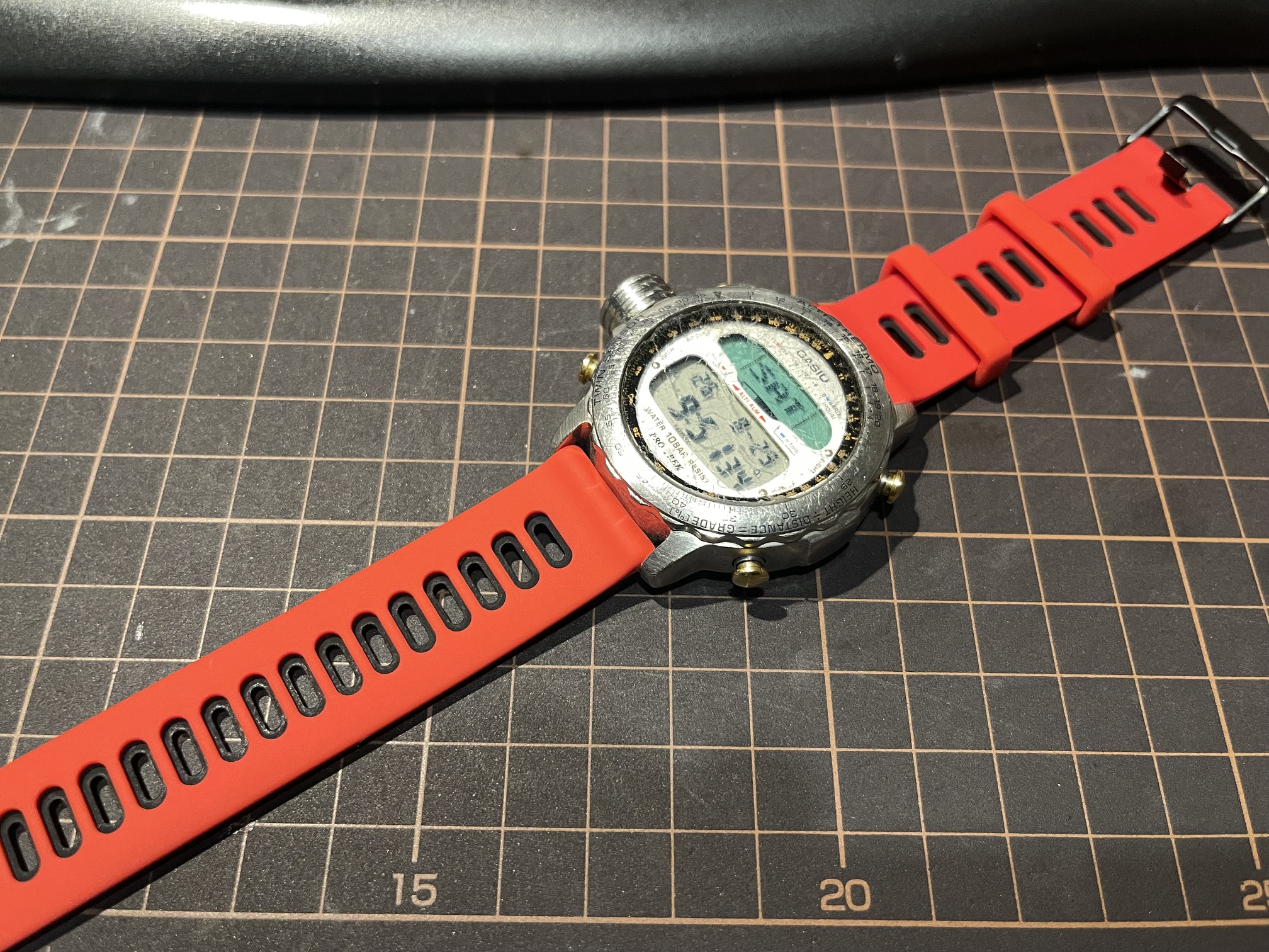 腕時計のベルトをシリコンにしてみた。 GUFER シリコン 時計バンド 腕時計のベルトをシリコンにしてみた。 GUFER シリコン 時計バンド